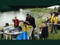 Zielraum mit Kommentator, Jury und Zeitnehmung